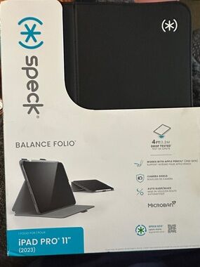 speck Balance Folio Case for iPad Pro 11" (2023)- Black